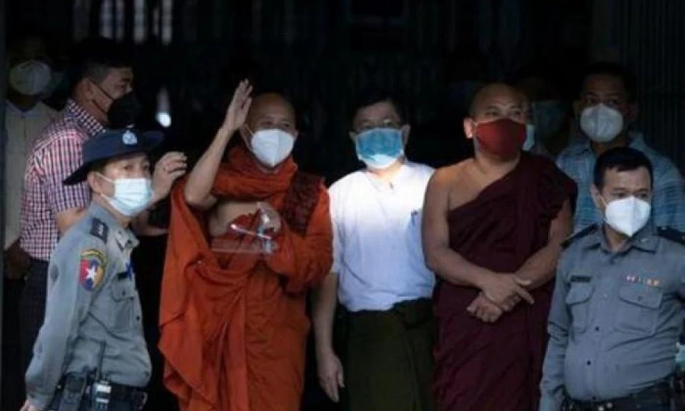 Παραδόθηκε στην αστυνομία ο «Βουδιστής Μπιν Λάντεν»